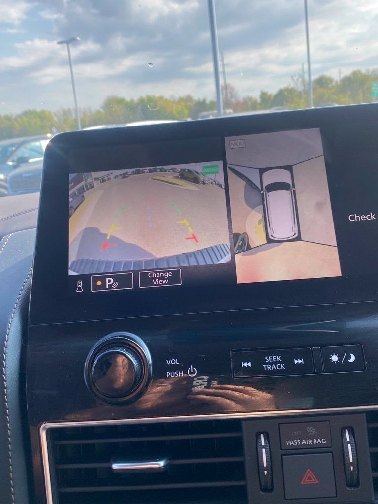 2024 Nissan Armada Platinum MOONROOF / HEATED SEATS / NAV