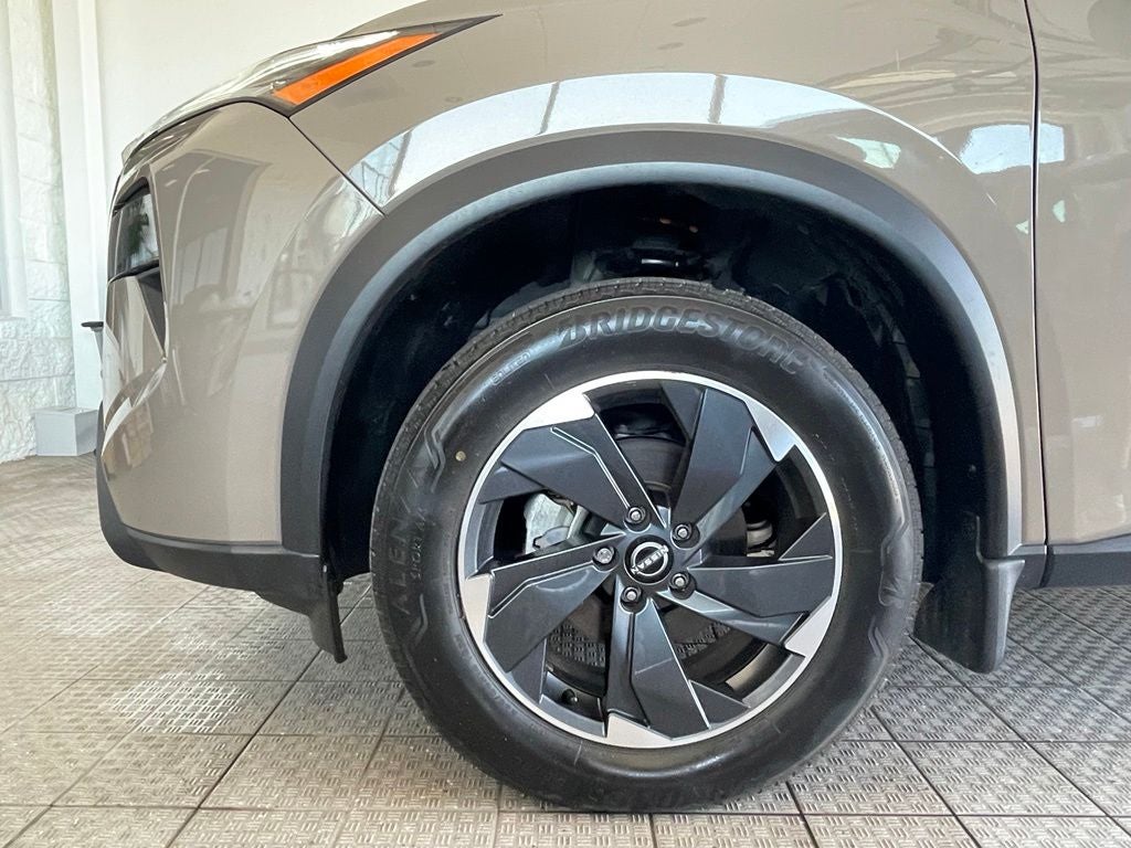 2024 Nissan Rogue SV PREMIUM PACKAGE / MOONROOF / LEATHER