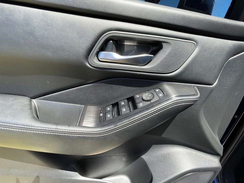 2025 Nissan Rogue SV ONE OWNER / CLEAN CARFAX