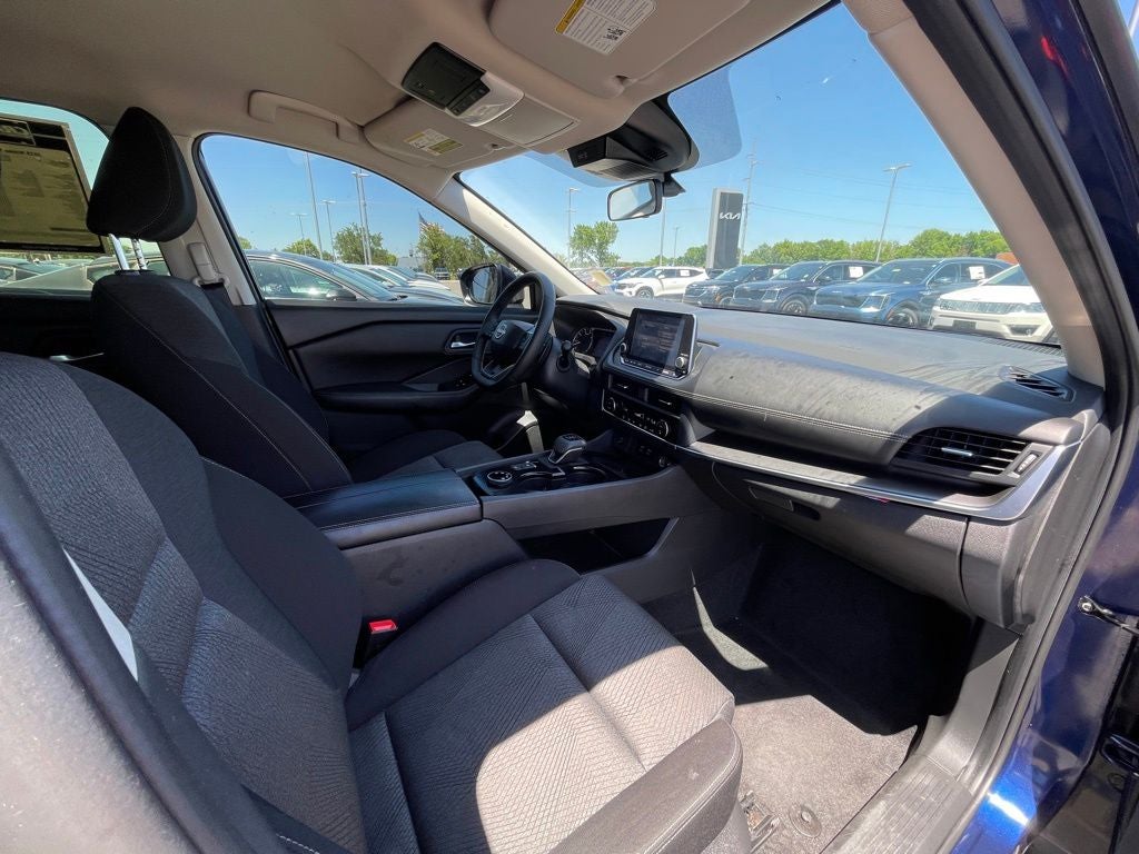 2025 Nissan Rogue SV ONE OWNER / CLEAN CARFAX