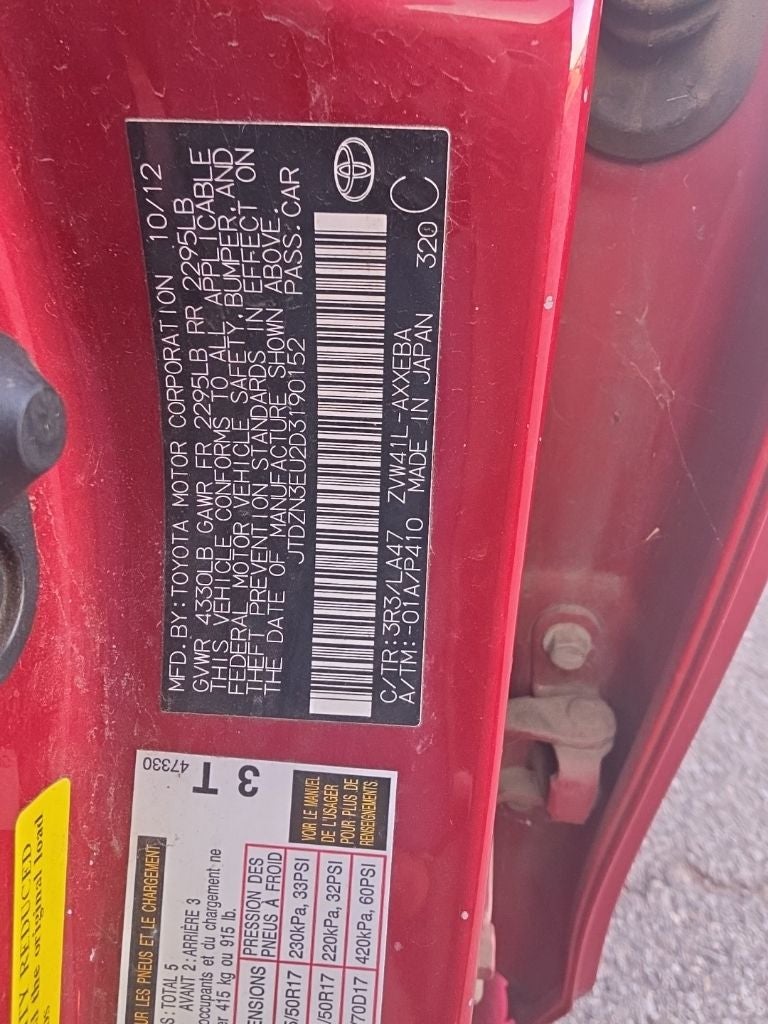 2013 Toyota Prius v Five HEATED SEATS / NAV