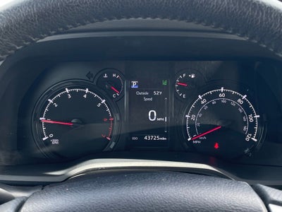 2023 Toyota 4Runner SR5 4X4 / ONE OWNER