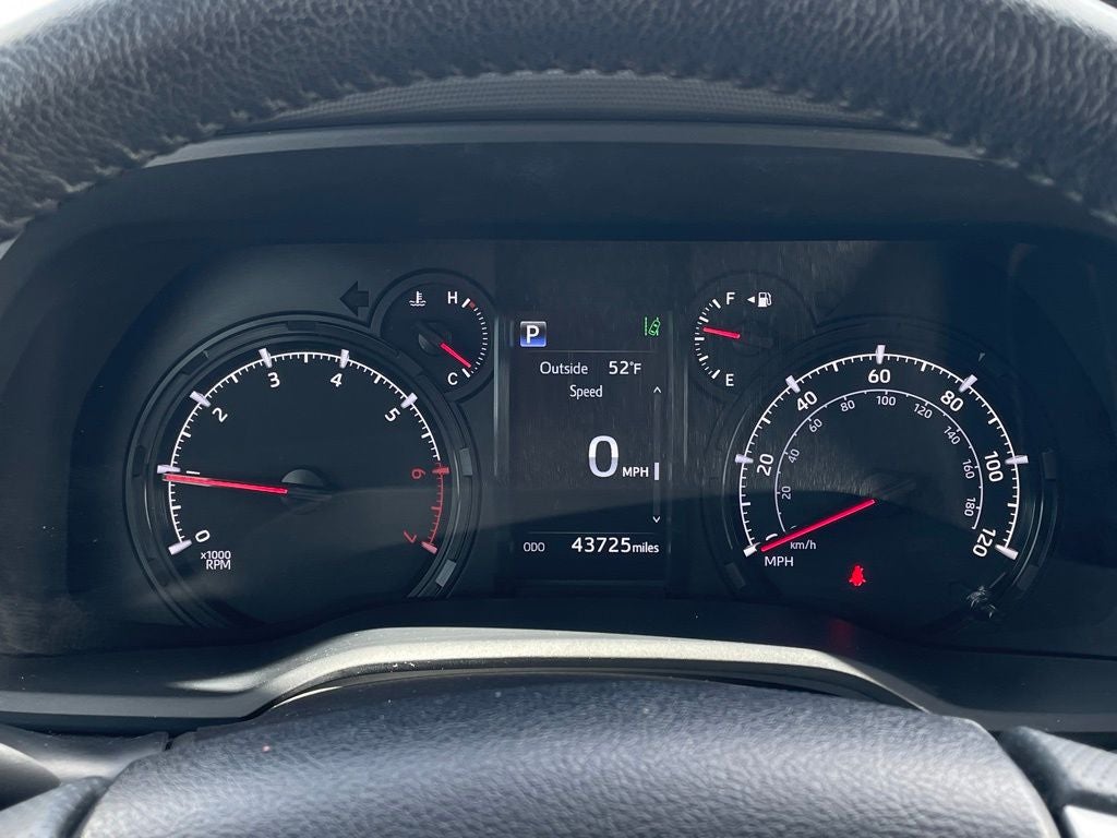 2023 Toyota 4Runner SR5 4X4 / ONE OWNER