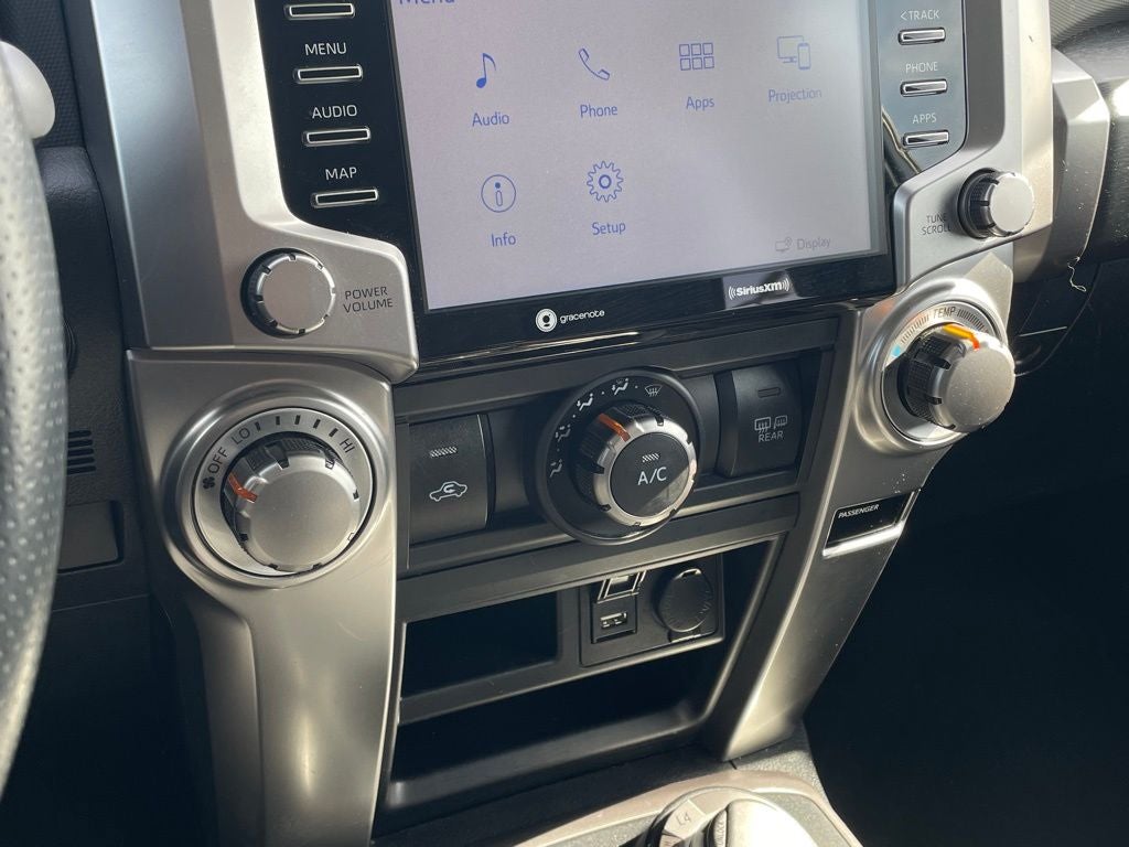 2023 Toyota 4Runner SR5 4X4 / ONE OWNER