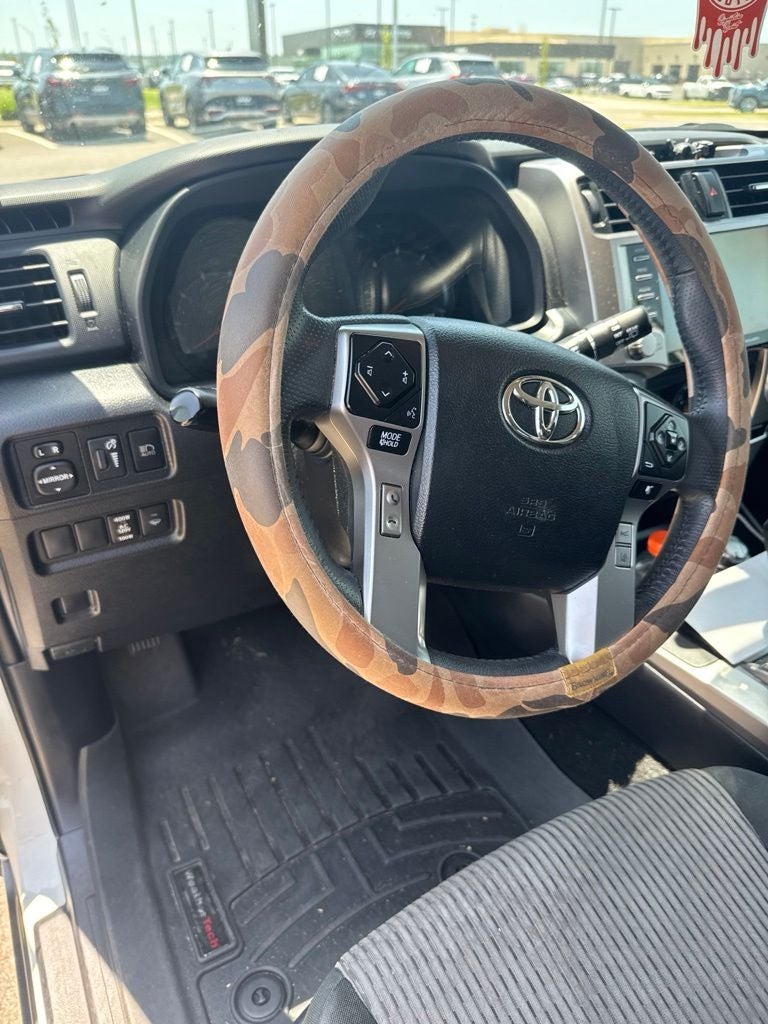 2022 Toyota 4Runner SR5 4X4 / KEYLESS ENTRY