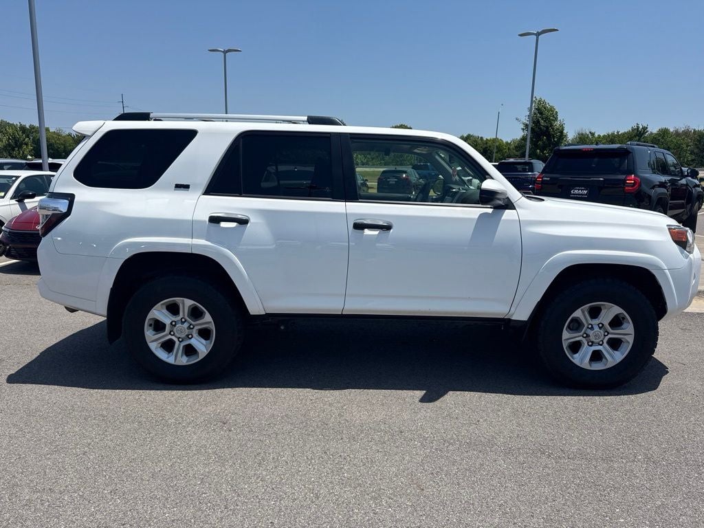 2022 Toyota 4Runner SR5 4X4 / KEYLESS ENTRY