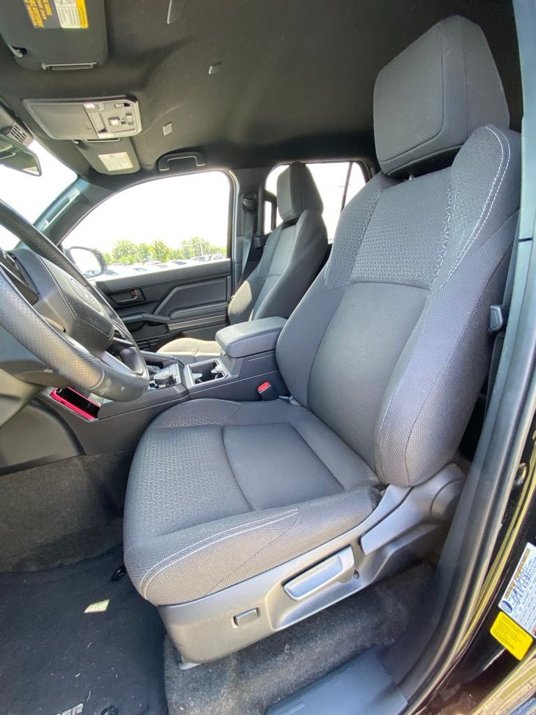 2025 Toyota 4Runner SR5 4X4 / ONE OWNER