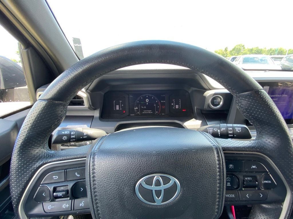 2025 Toyota 4Runner SR5 4X4 / ONE OWNER