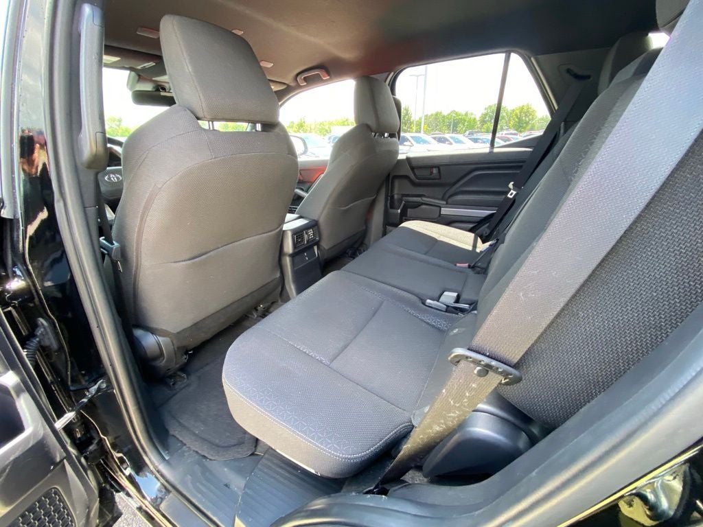 2025 Toyota 4Runner SR5 4X4 / ONE OWNER