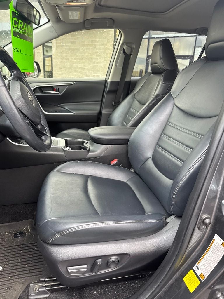 2021 Toyota RAV4 XLE Premium CLEAN CARFAX / ONE OWNER / MOONROOF