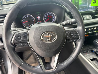 2021 Toyota RAV4 XLE Premium CLEAN CARFAX / ONE OWNER / MOONROOF