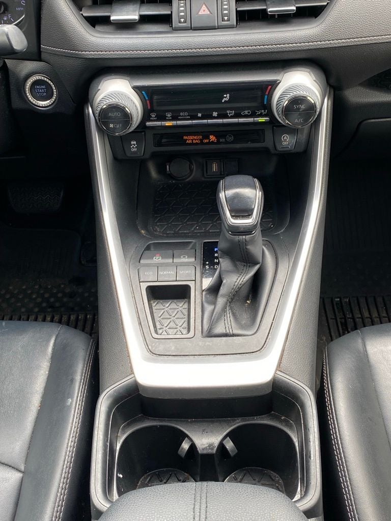 2021 Toyota RAV4 XLE Premium CLEAN CARFAX / ONE OWNER / MOONROOF