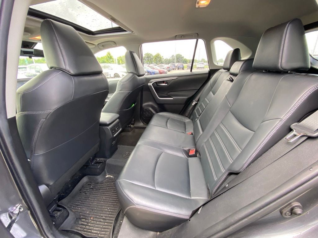 2021 Toyota RAV4 XLE Premium CLEAN CARFAX / ONE OWNER / MOONROOF