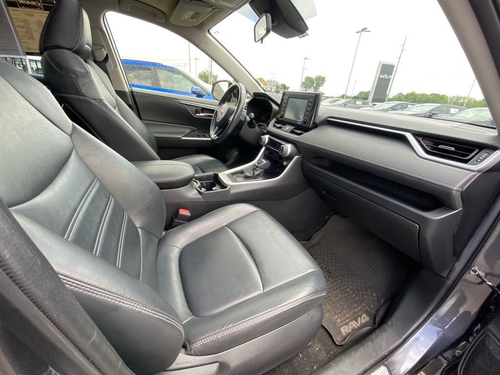 2021 Toyota RAV4 XLE Premium CLEAN CARFAX / ONE OWNER / MOONROOF
