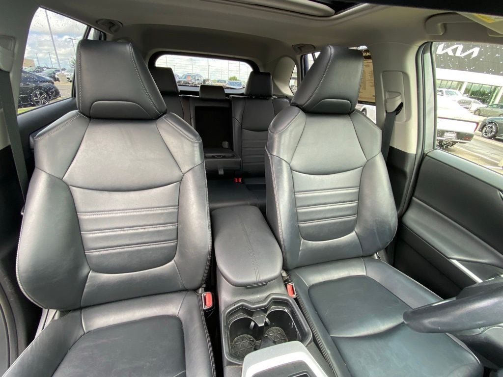 2021 Toyota RAV4 XLE Premium CLEAN CARFAX / ONE OWNER / MOONROOF