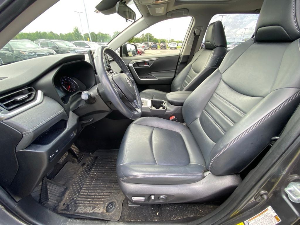 2021 Toyota RAV4 XLE Premium CLEAN CARFAX / ONE OWNER / MOONROOF