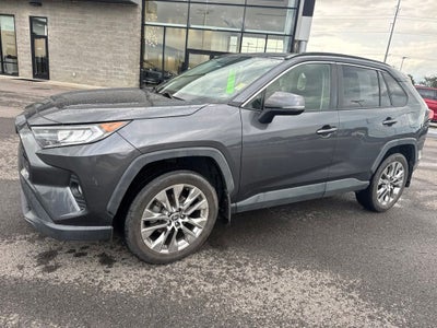 2021 Toyota RAV4 XLE Premium CLEAN CARFAX / ONE OWNER / MOONROOF
