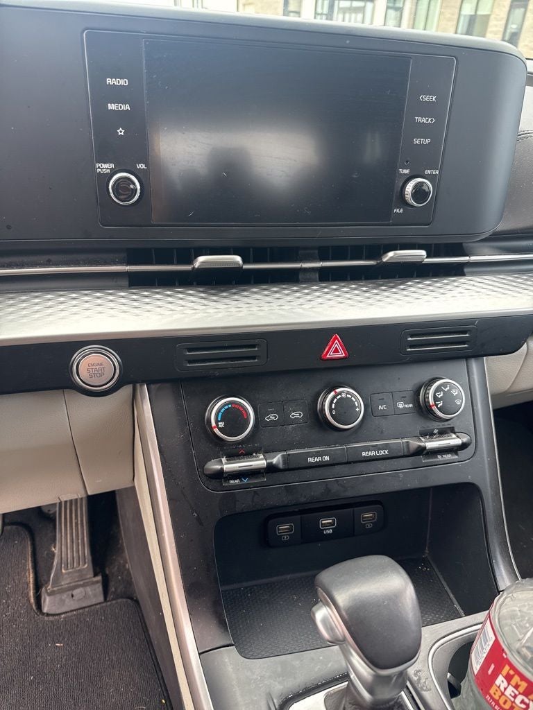 2024 Kia Carnival LX ONE OWNER / CLEAN CARFAX
