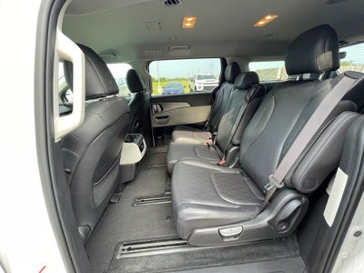 2024 Kia Carnival LX ONE OWNER / CLEAN CARFAX