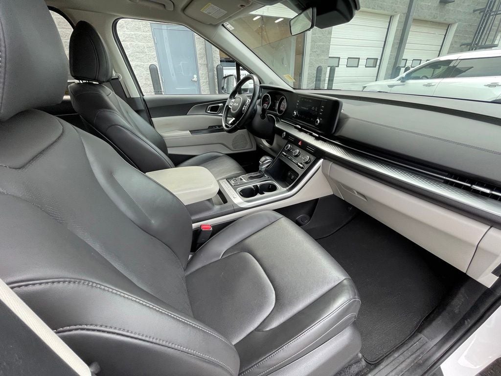 2024 Kia Carnival LX ONE OWNER / CLEAN CARFAX
