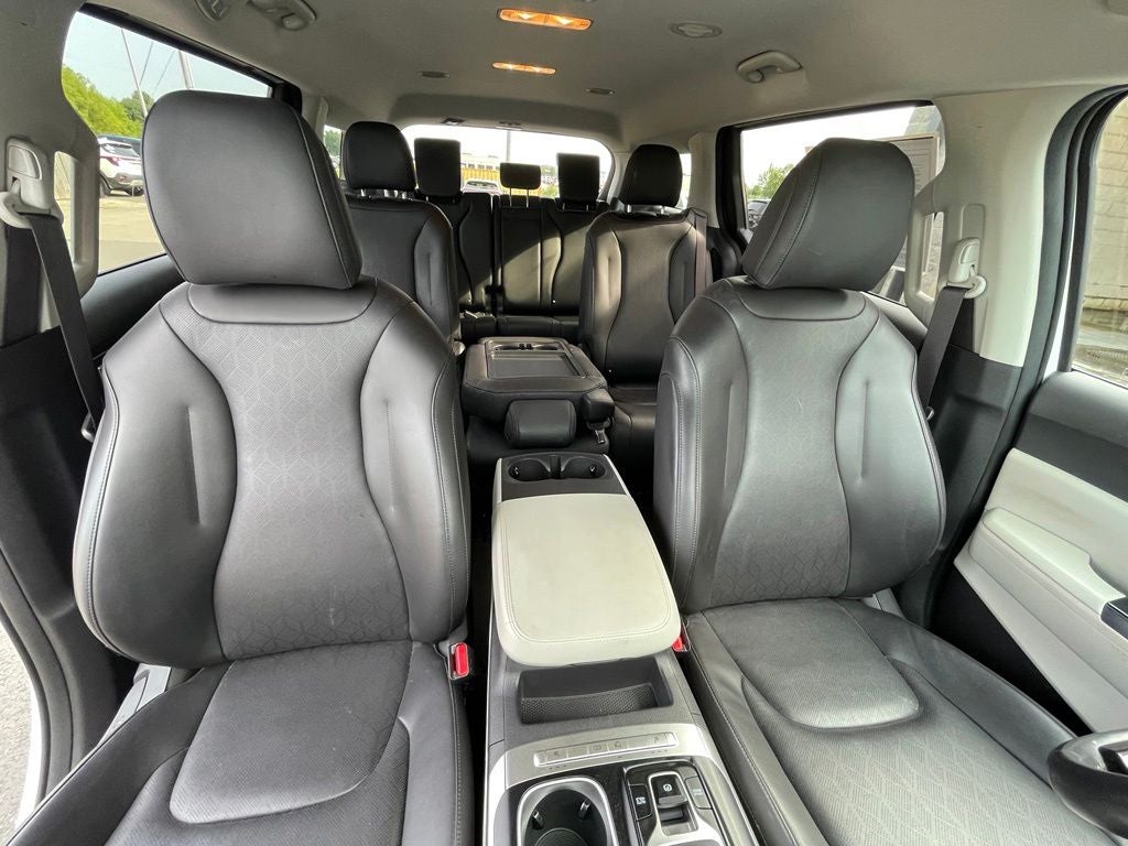 2024 Kia Carnival LX ONE OWNER / CLEAN CARFAX