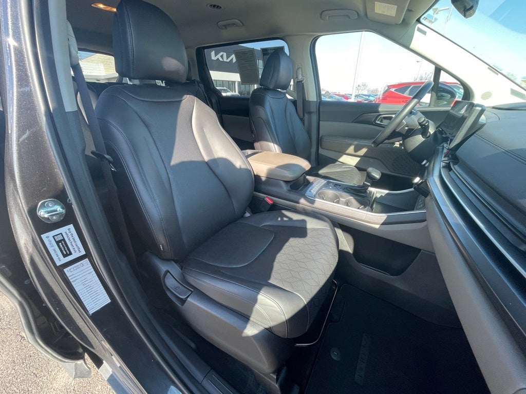 2025 Kia Carnival LXS LEATHER / HEATED SEATS / NAV