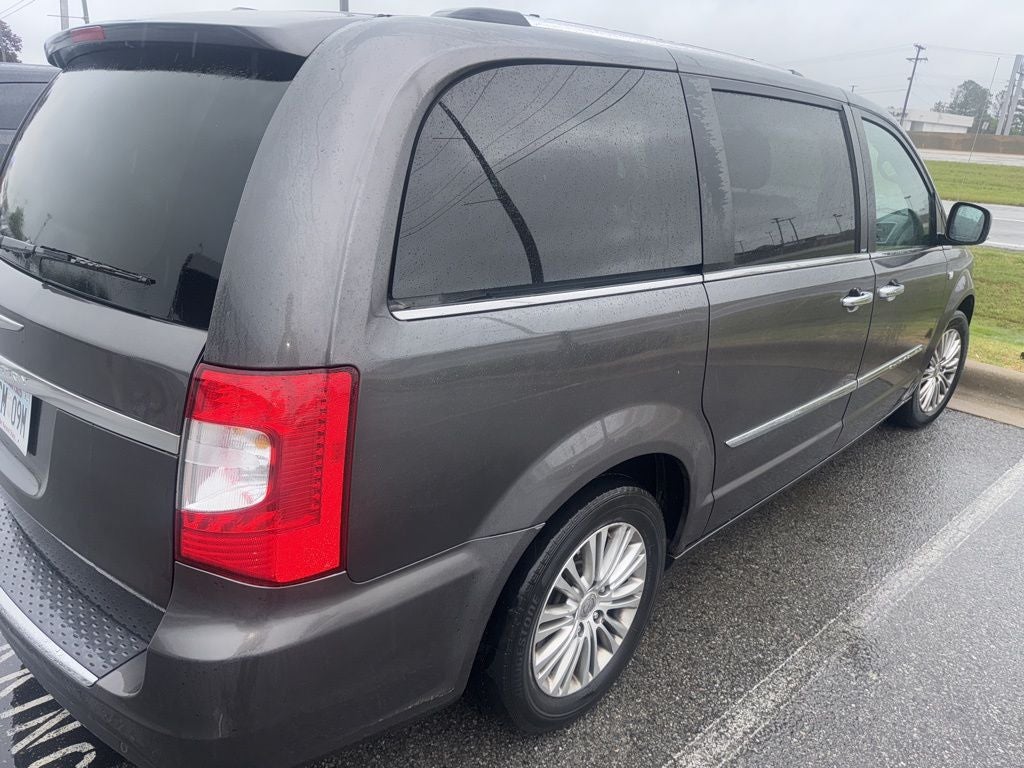 2014 Chrysler Town & Country Touring-L