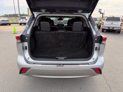 2022 Toyota Highlander Platinum *Platinum Pkg/Pano Roof/Pano View Mirrors