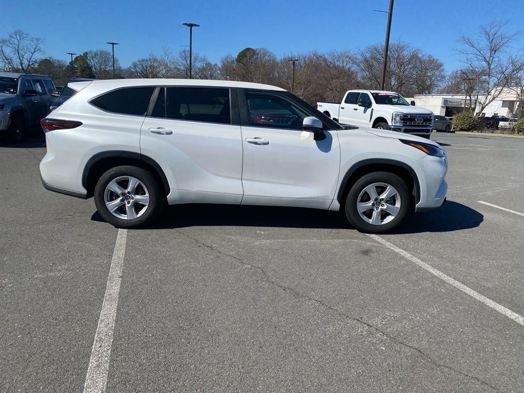 2024 Toyota Highlander LE