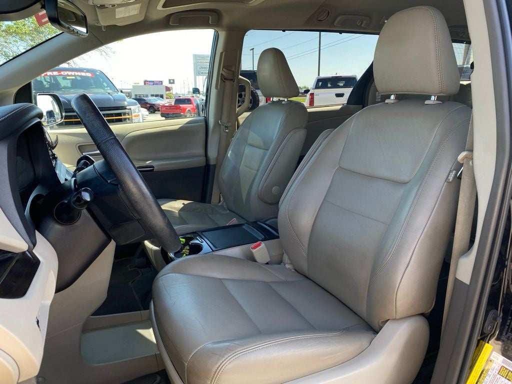 2019 Toyota Sienna XLE 8 Passenger