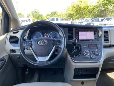 2019 Toyota Sienna XLE 8 Passenger