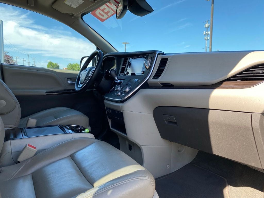 2019 Toyota Sienna XLE 8 Passenger