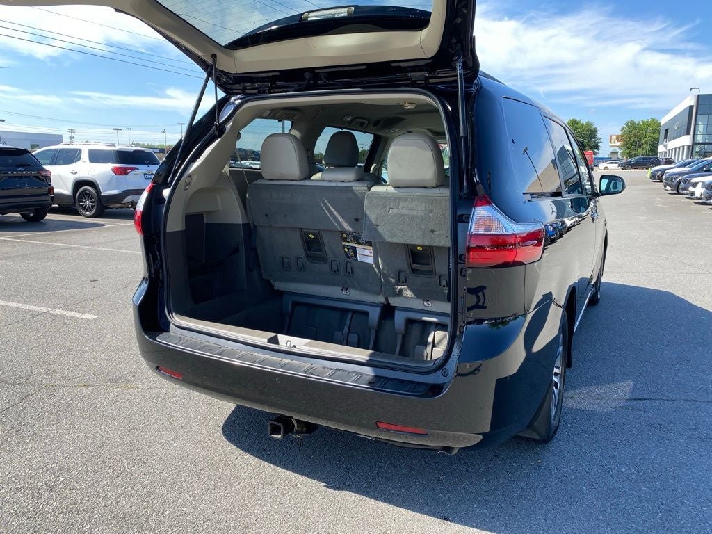 2019 Toyota Sienna XLE 8 Passenger