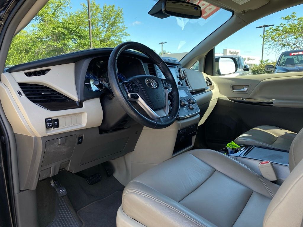 2019 Toyota Sienna XLE 8 Passenger