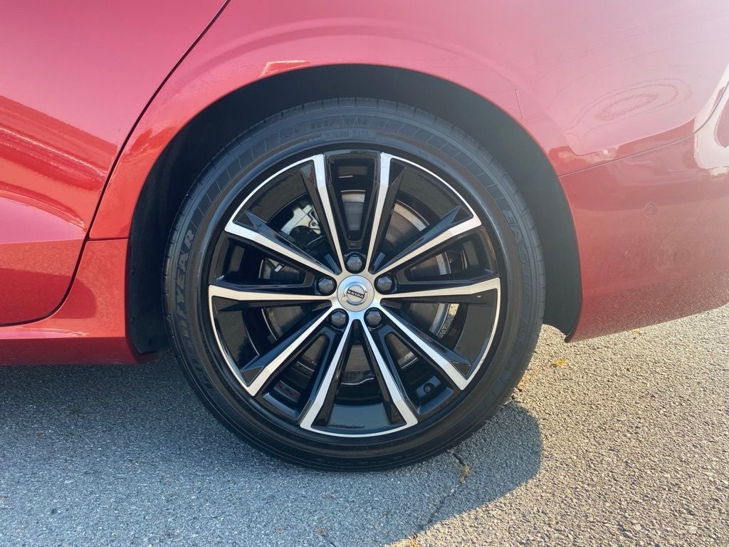 2023 Volvo S60 Recharge Plug-In Hybrid T8 Plus Dark Theme