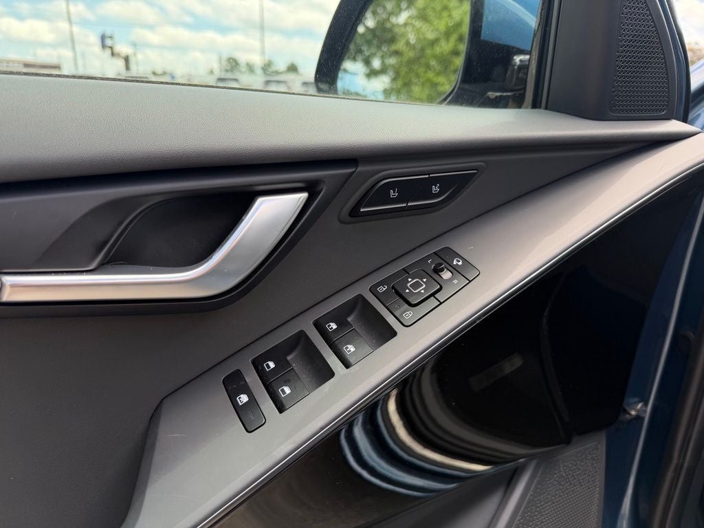 2025 Kia Niro SX