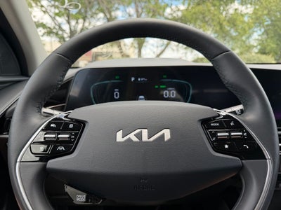 2025 Kia Niro SX