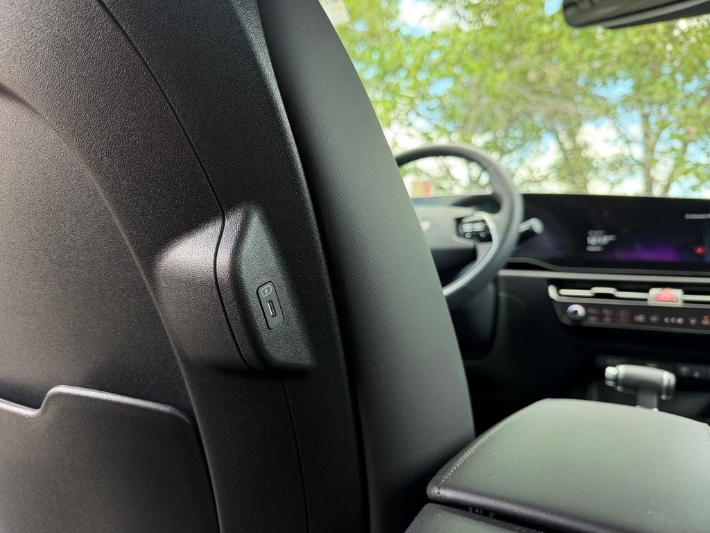 2025 Kia Niro SX