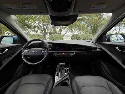 2025 Kia Niro SX