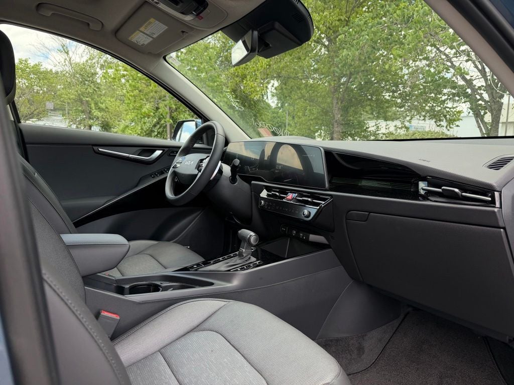 2025 Kia Niro SX