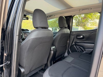2023 Jeep Renegade Latitude Heated Seats/Steering Wheel/Panoramic Roof