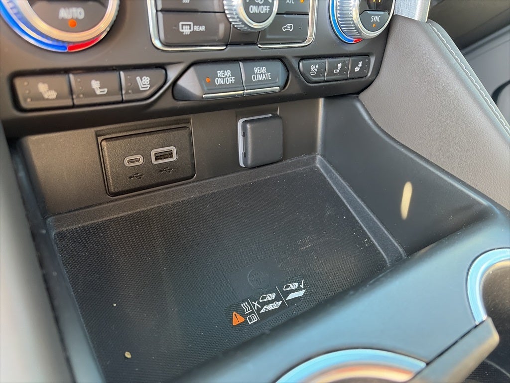 2024 GMC Yukon SLT 2ND ROW BENCH! LUXURY PACKAGE 1 OWNER CLEAN CARFAX