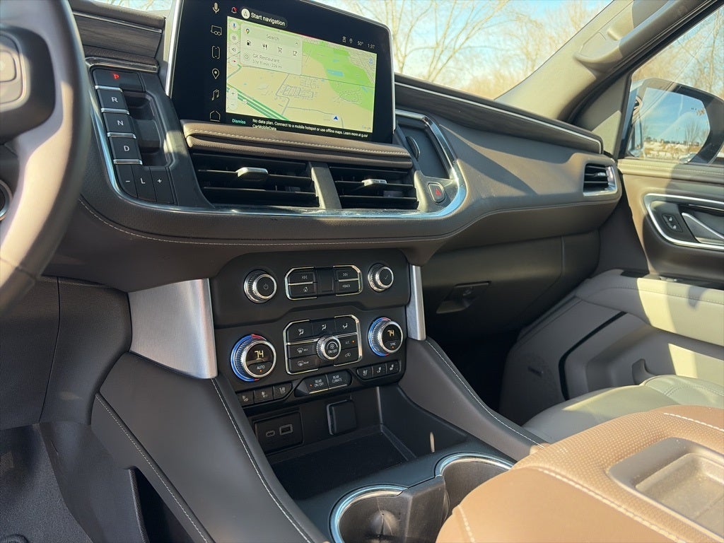 2024 GMC Yukon SLT 2ND ROW BENCH! LUXURY PACKAGE 1 OWNER CLEAN CARFAX