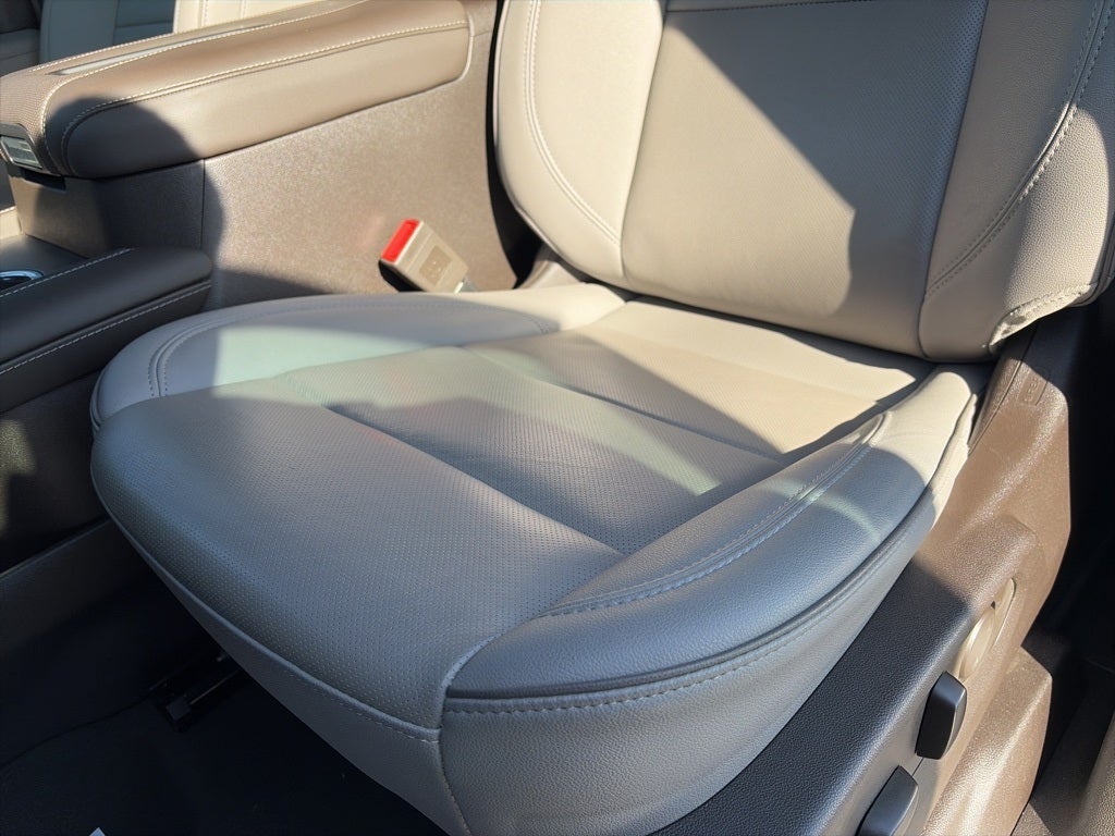 2024 GMC Yukon SLT 2ND ROW BENCH! LUXURY PACKAGE 1 OWNER CLEAN CARFAX