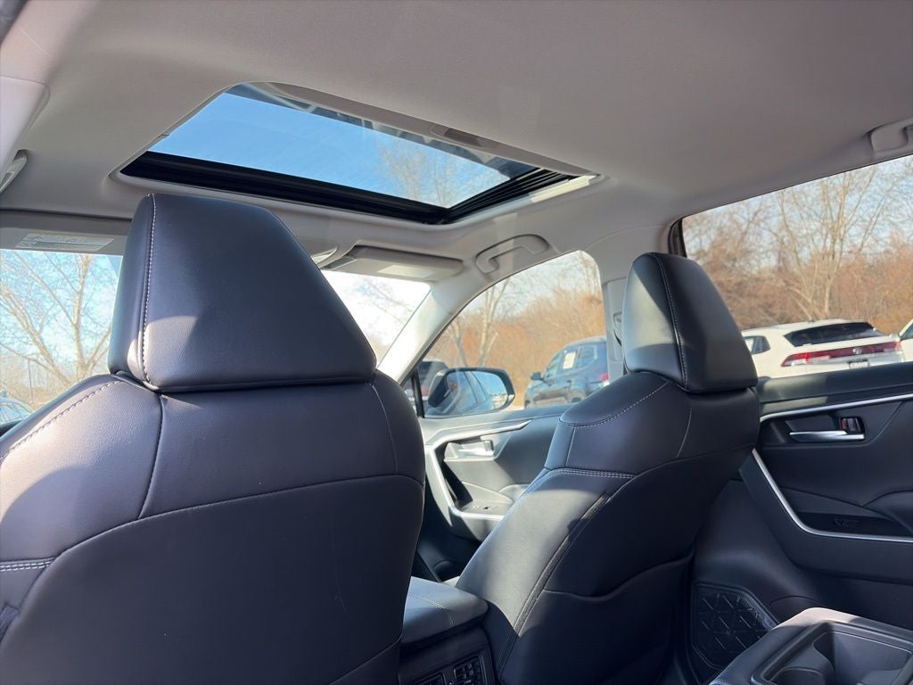 2021 Toyota RAV4 XLE Premium 1-OWNER