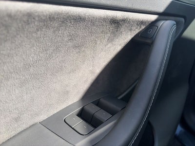 2024 Tesla Model Y Long Range CLEAN 1 OWNER CARFAX LOW MILES!!!