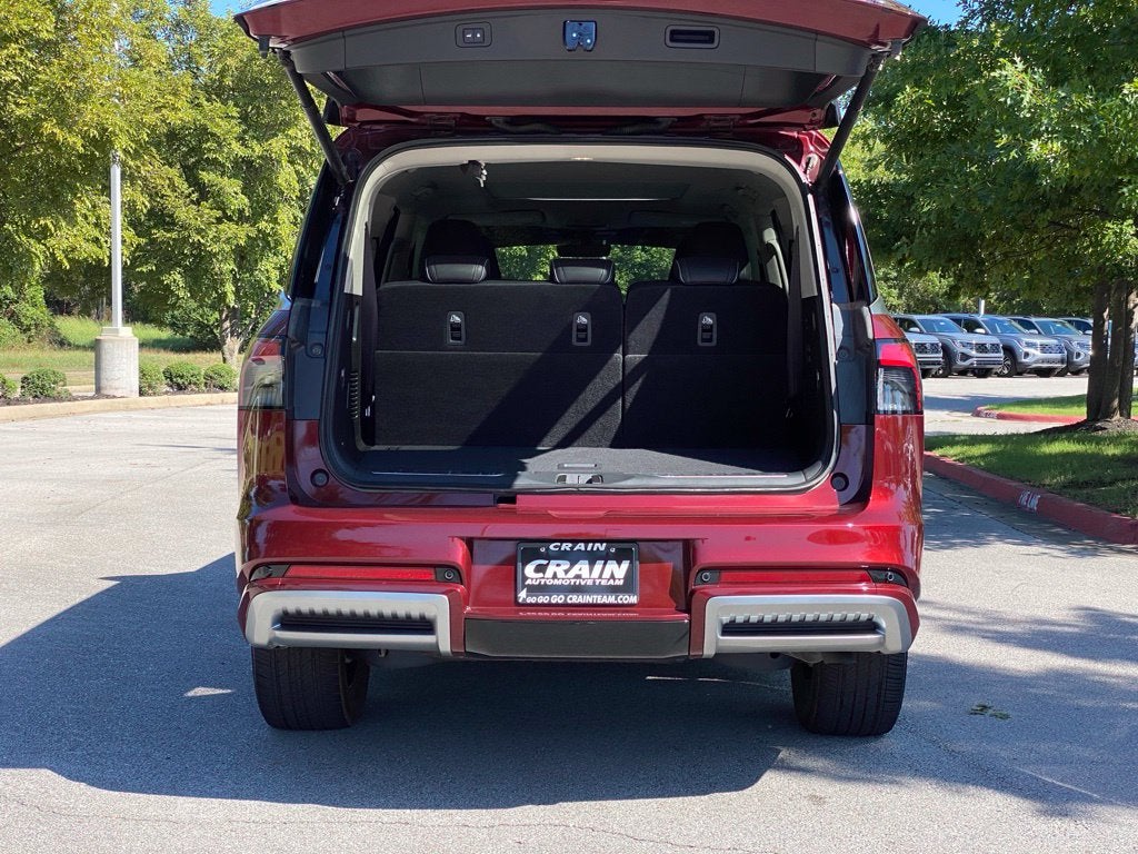 2025 INFINITI QX80 LUXE