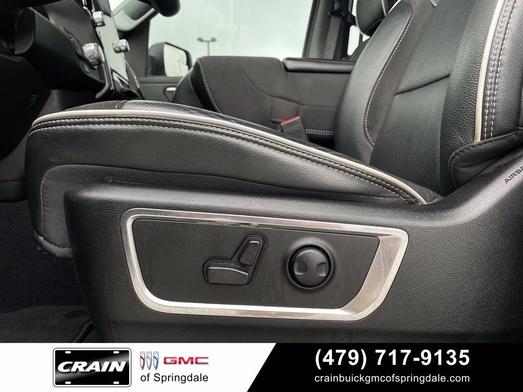 2025 RAM 1500 Laramie Dual–Pane Panoramic Sunroof