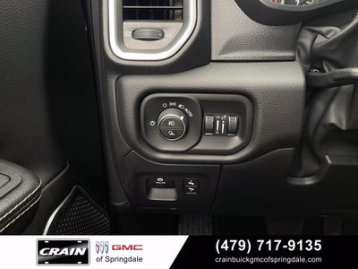 2025 RAM 1500 Laramie Dual–Pane Panoramic Sunroof