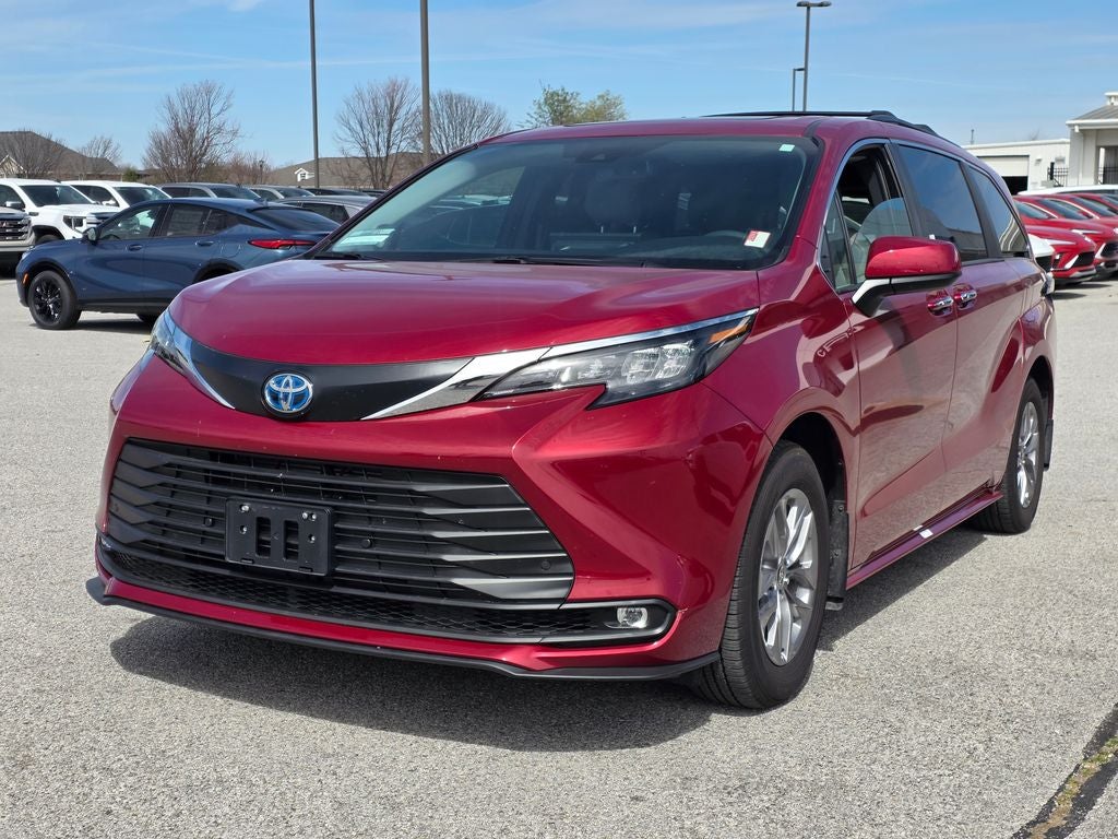 2025 Toyota Sienna XLE